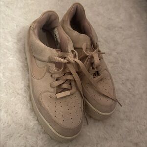 Nike Women's Light Beige Sneakers